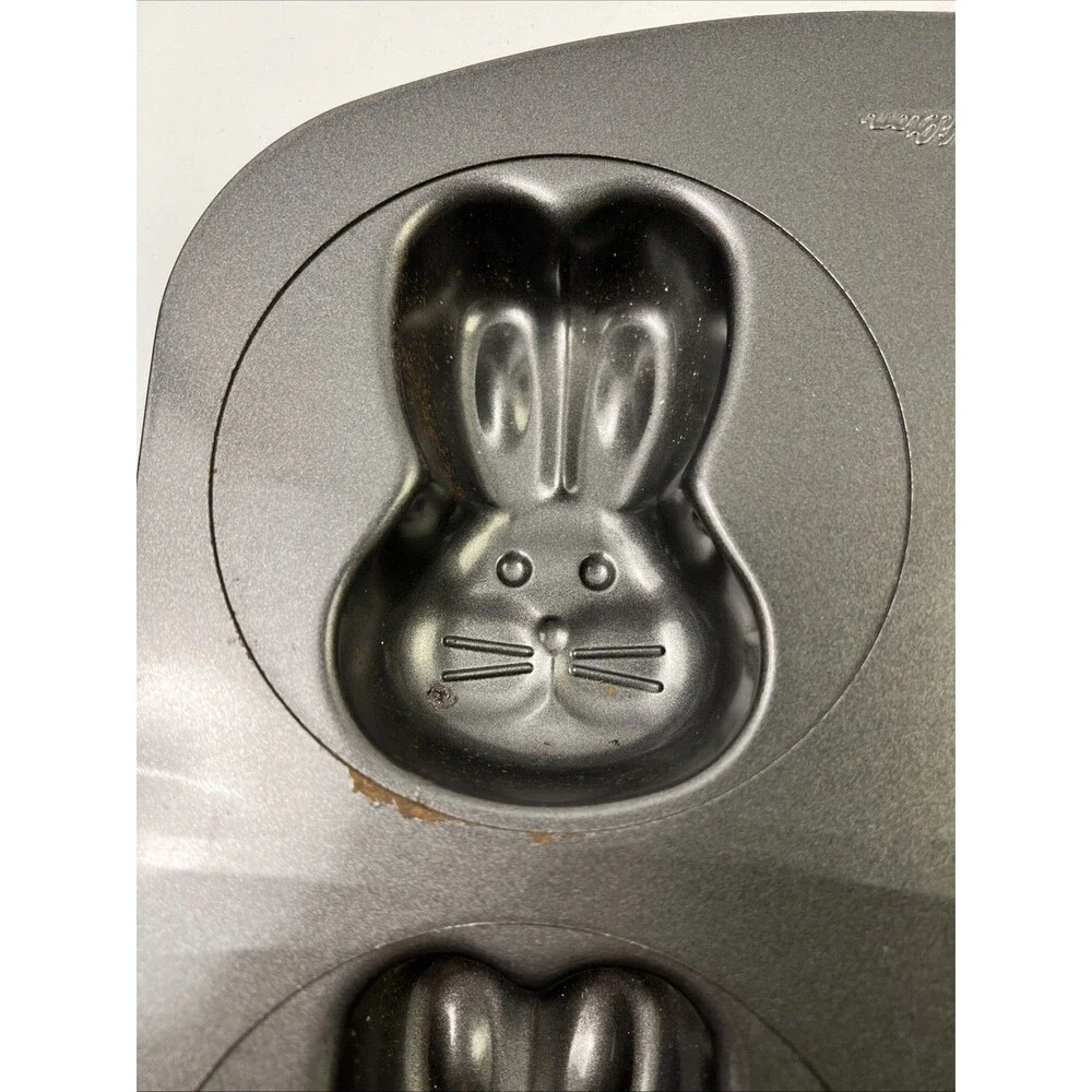 Wilton 3D Easter Baking Pan 6 Bunny's Heads